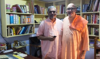 Pujya Swami Rameshwarananda Giri Maharaj y Rev. Swami Prem Vivekanand